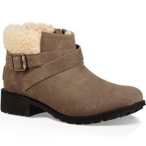 Ugg Benson boot in color Dove, size 7